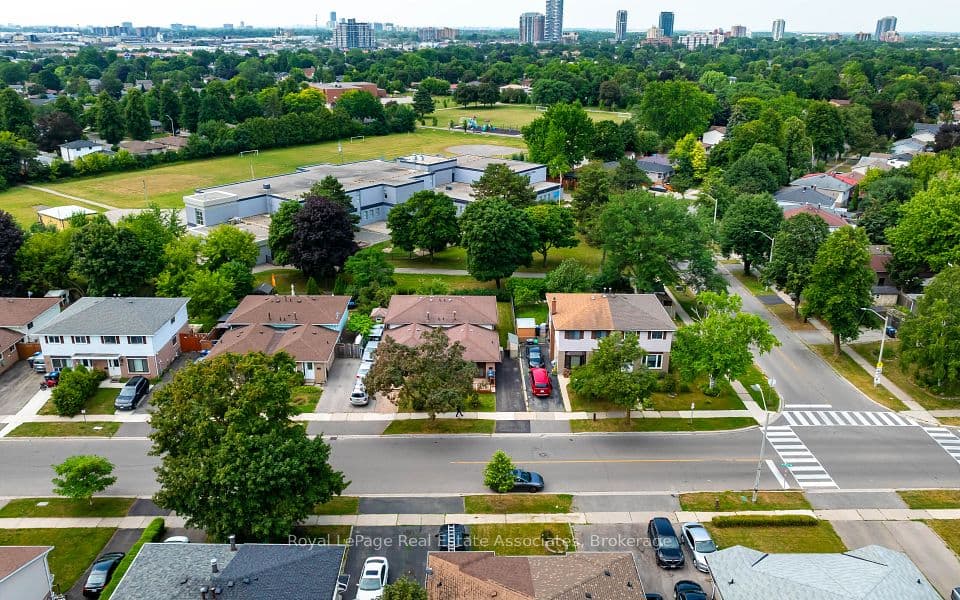 256 Archdekin Drive, Brampton, ON L6V 1Z2 – photo 3