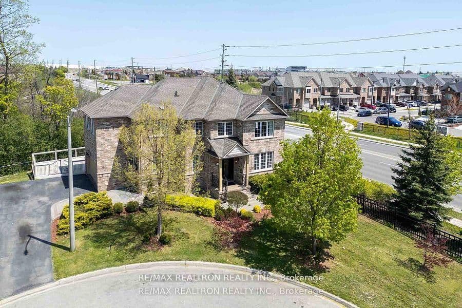 12 Edgevalley Court, Brampton, ON L6P 2P8 – photo 3