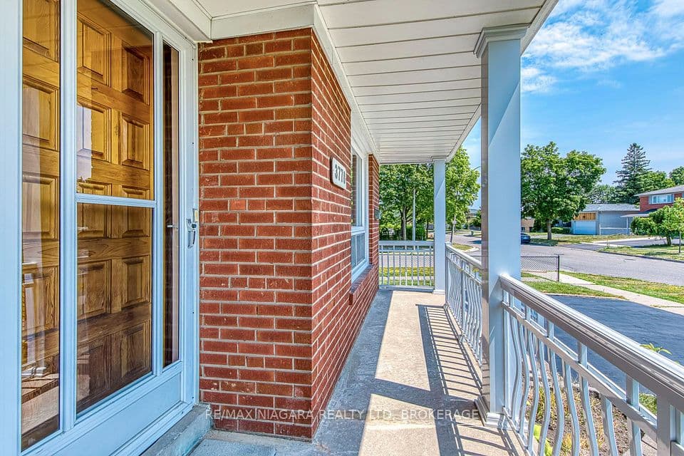 3778 Corliss Crescent, Mississauga, ON L4T 2Z5 – photo 3
