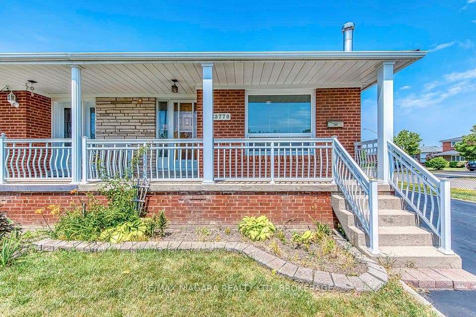 3778 Corliss Crescent, Mississauga, ON L4T 2Z5 – photo 2