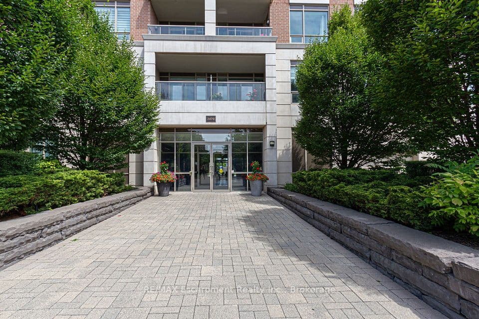 2470 Prince Michael Drive 210, Oakville, ON L6H 0G9 – photo 3