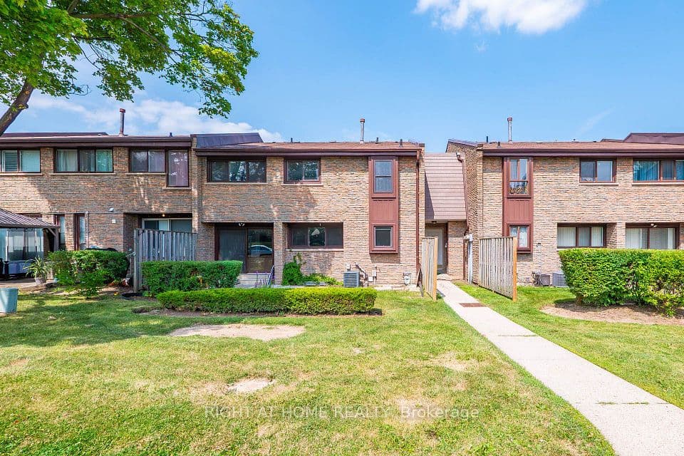 2605 Woodchester Drive 5, Mississauga, ON L5K 2E3 – photo 3