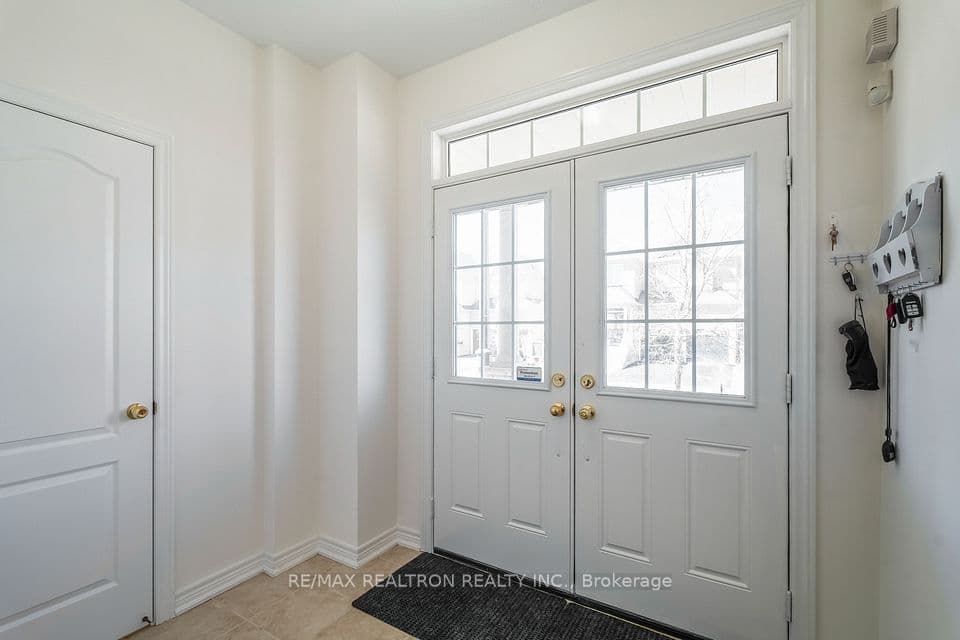 9 Constance Street, Brampton, ON M2P 1V4 – photo 3