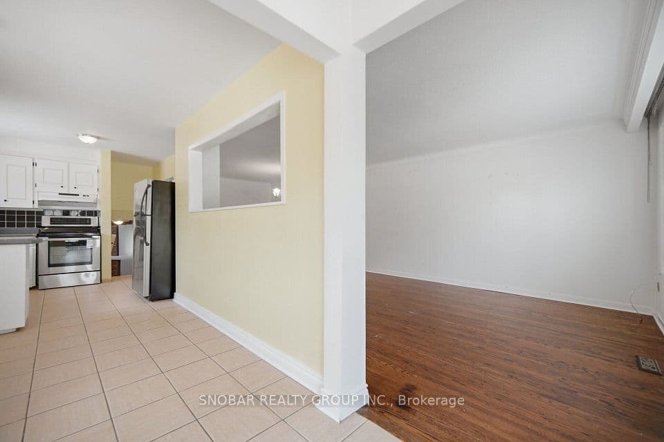 1228 Shamir Crescent, Mississauga, ON L5C 1L1 – photo 3