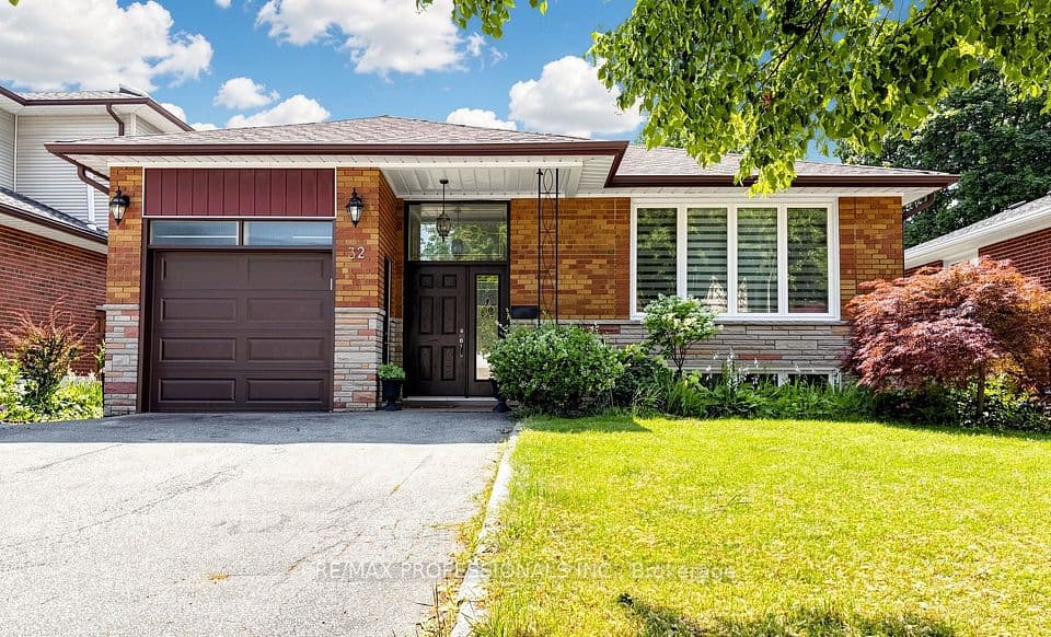 32 Sellmar Road, Toronto, ON M9P 3E6 – main photo