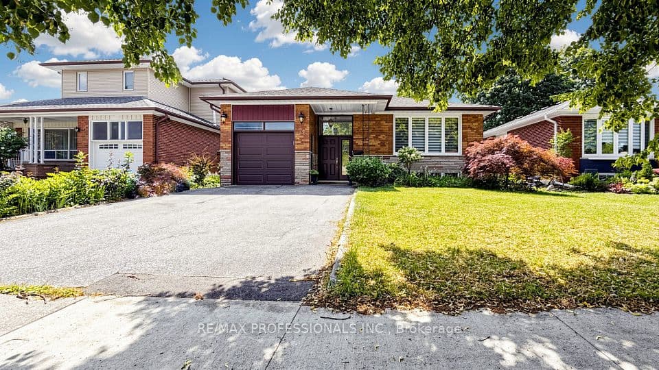32 Sellmar Road, Toronto, ON M9P 3E6 – photo 3