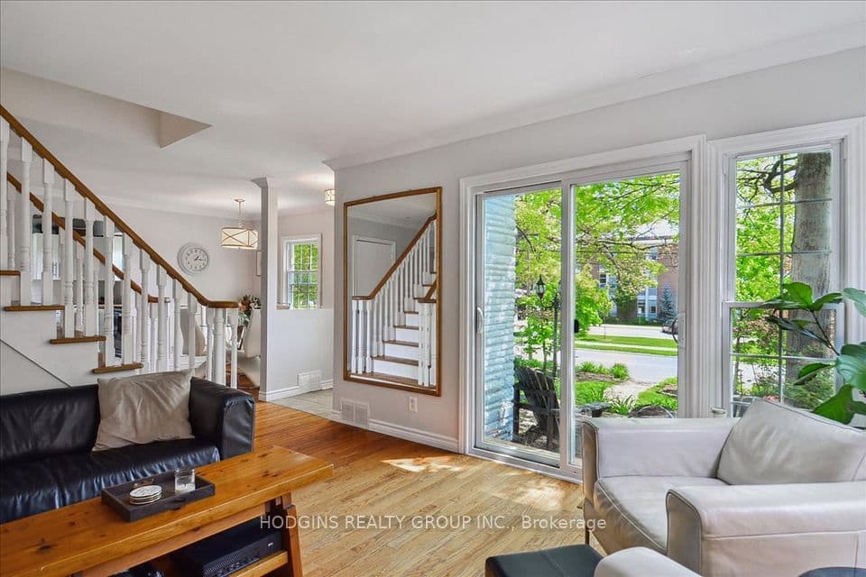 65 Mineola Road E, Mississauga, ON L5G 2E4 – photo 2