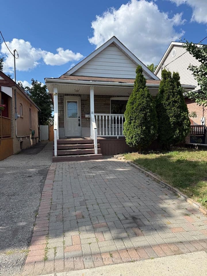 12 Mahoney Avenue, Toronto, ON M6M 2H4 – main photo