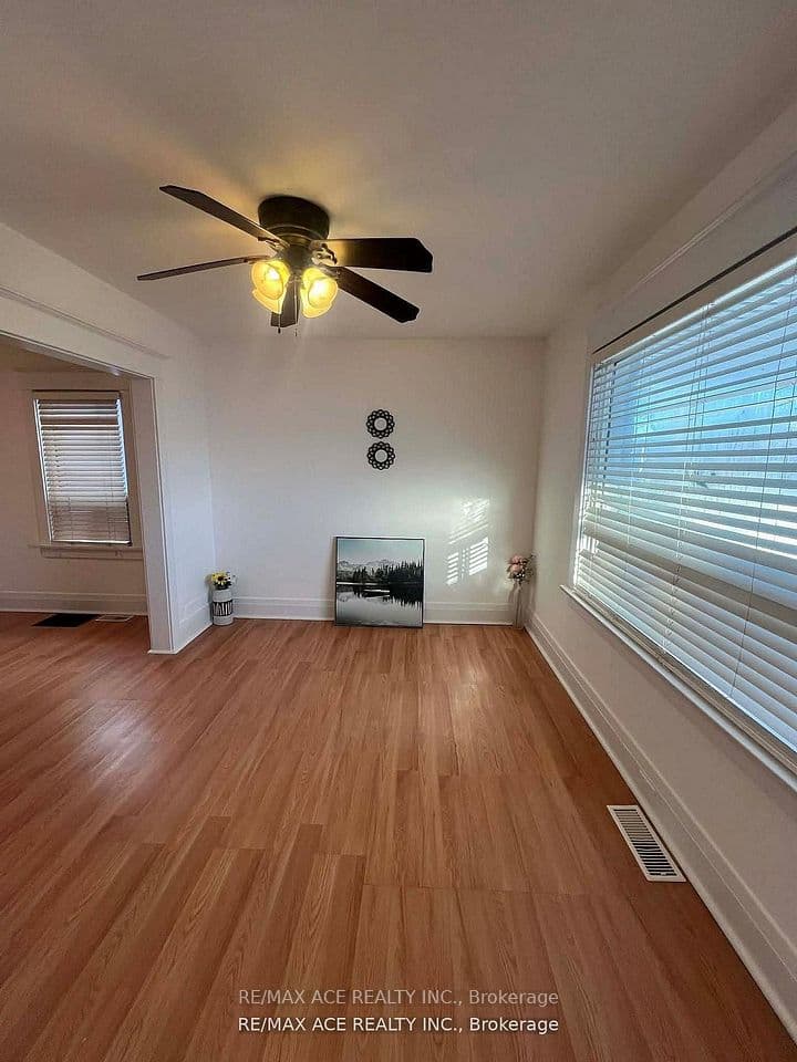 12 Mahoney Avenue, Toronto, ON M6M 2H4 – photo 3