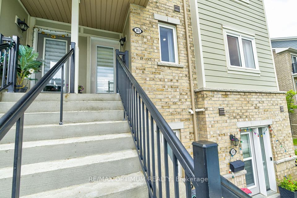 250 Sunny Meadow Boulevard 303, Brampton, ON L6R 3Y6 – photo 2