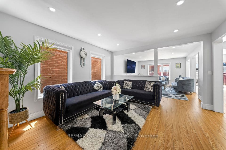 8 Bayridge Drive, Brampton, ON L6P 2H8 – photo 3