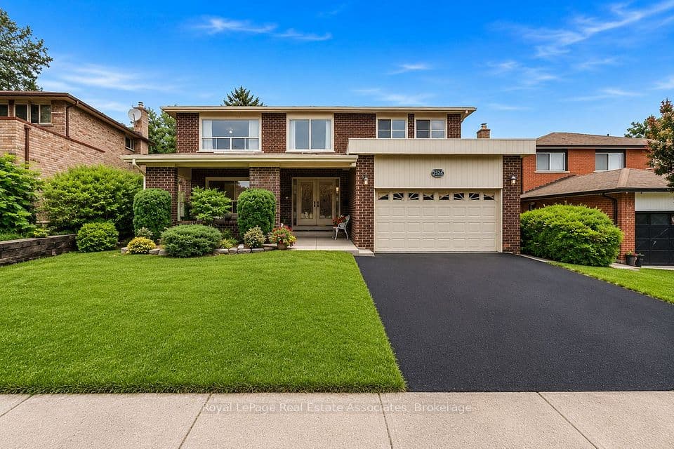 2529 Claymore Crescent, Mississauga, ON L5C 3A2 – main photo