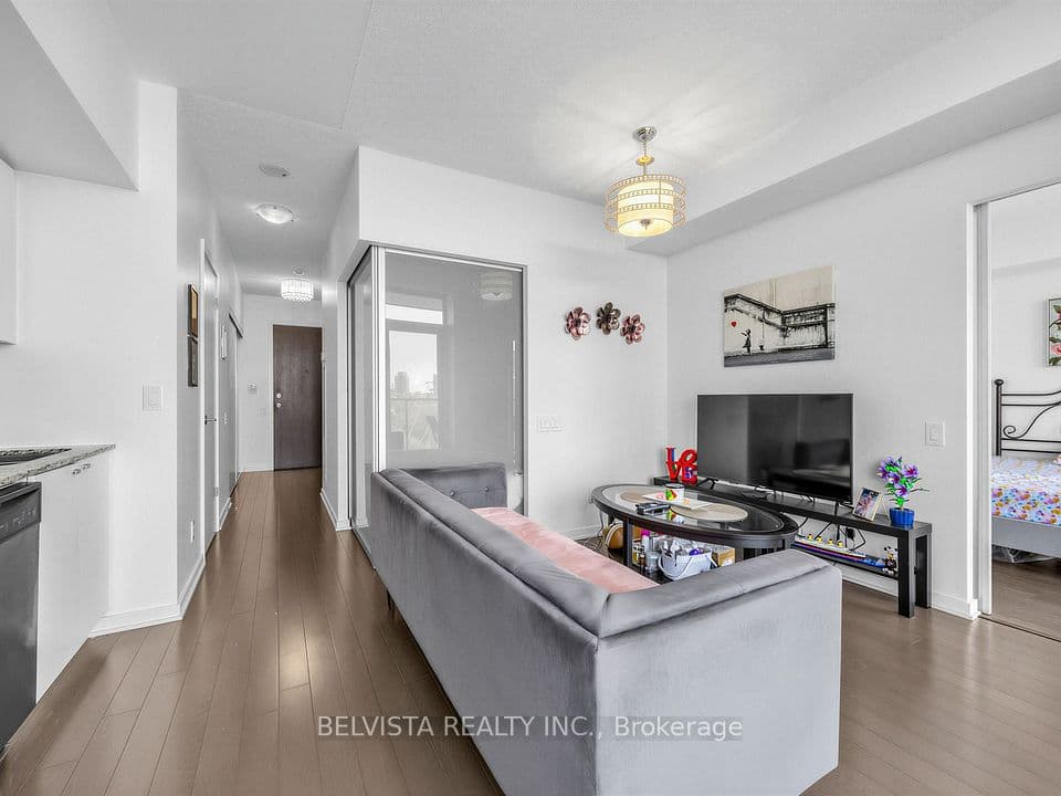 105 The Queensway Avenue 805, Toronto, ON M6S 5B5 – photo 3