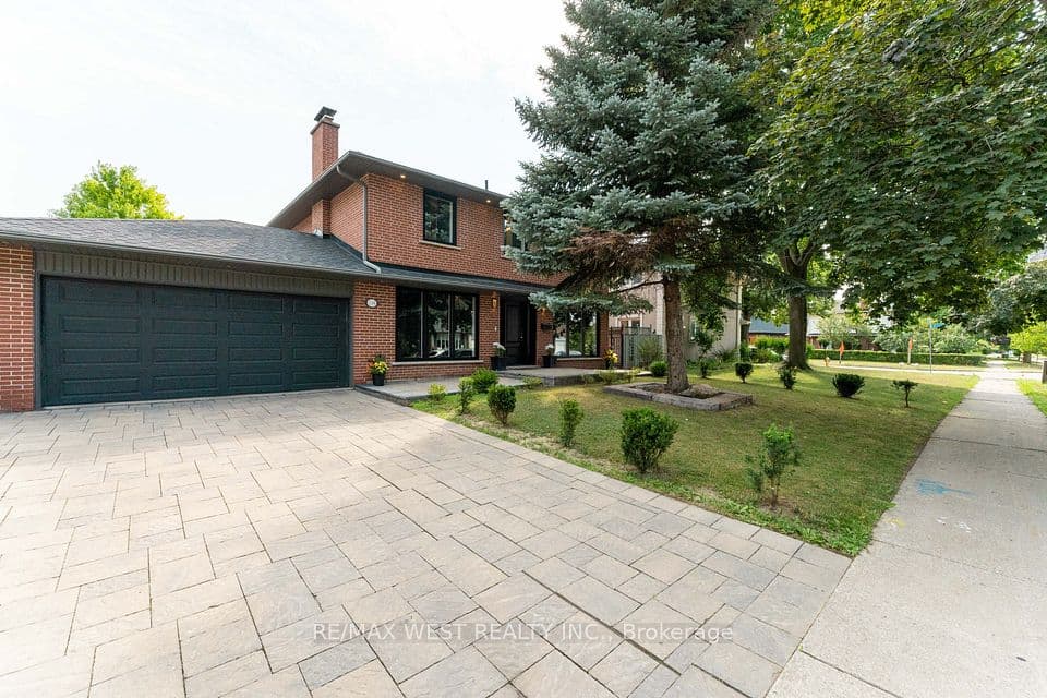 139 Redgrave Drive, Toronto, ON M9R 3V6 – main photo