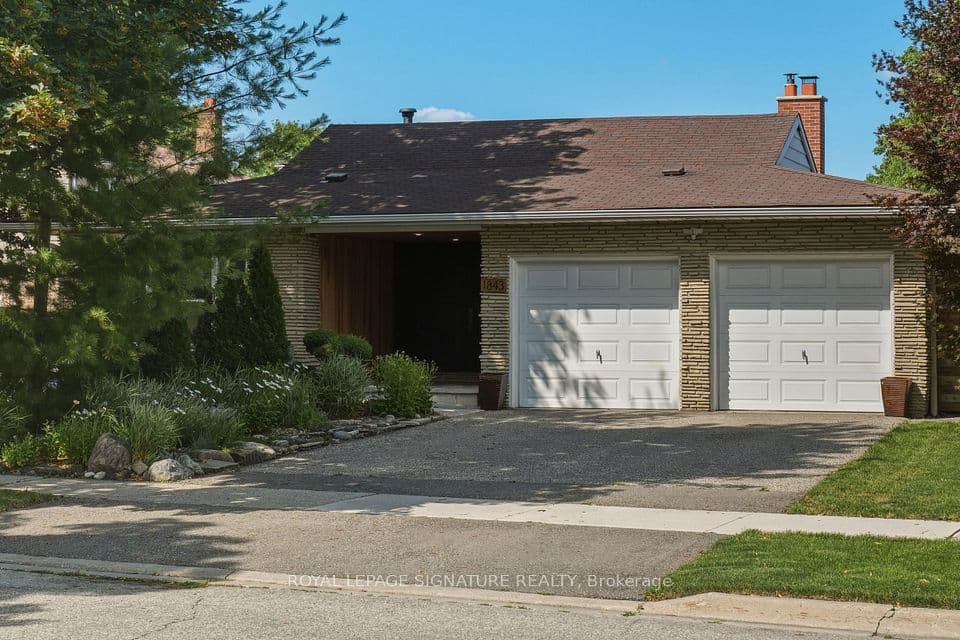 1843 Stonepath Crescent, Mississauga, ON L4X 1Y1 – photo 2