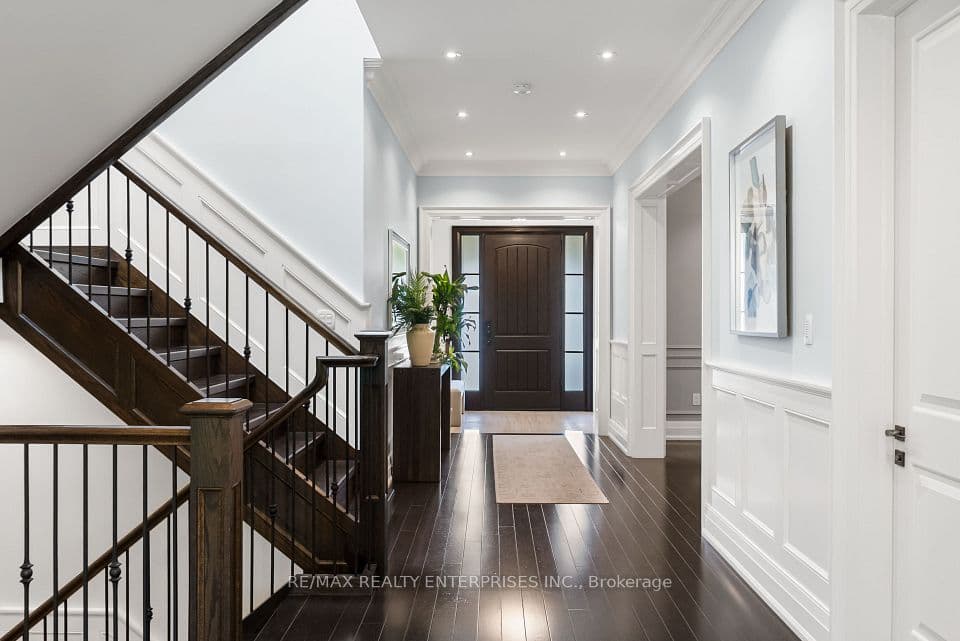 363 Niar Avenue, Mississauga, ON L5G 1W2 – photo 3
