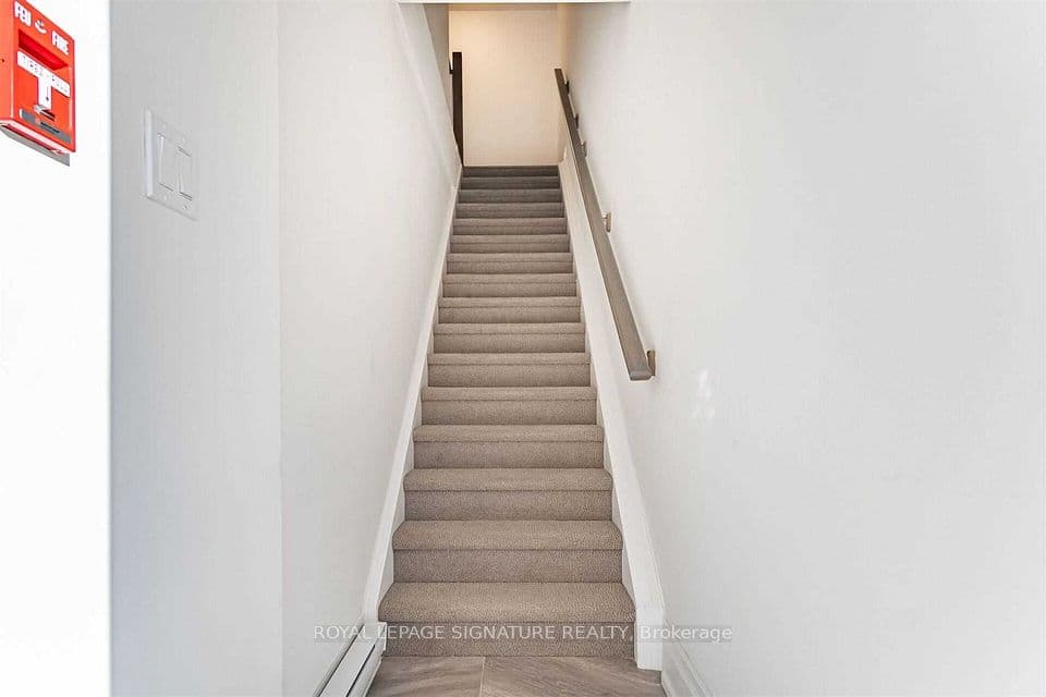 760 Lakeshore Road E 202, Mississauga, ON L5E 1C7 – photo 2