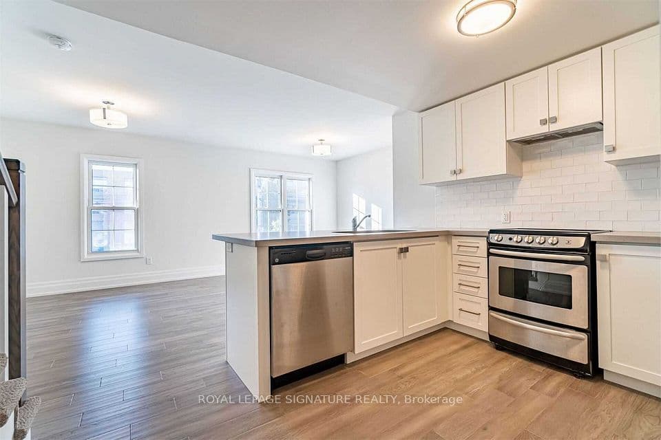 760 Lakeshore Road E 202, Mississauga, ON L5E 1C7 – photo 3