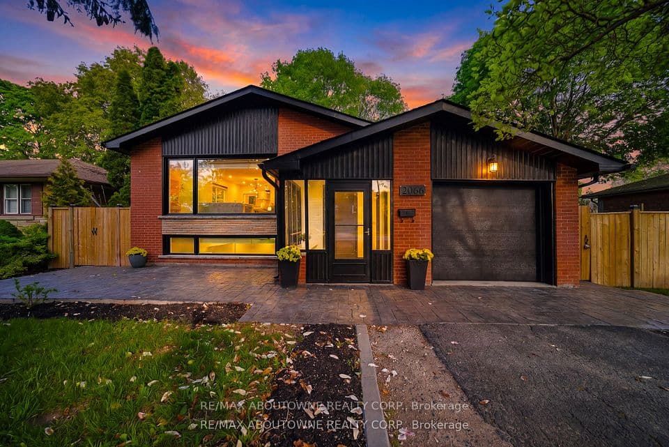 2066 Rebecca Street, Oakville, ON L6L 2A2 – main photo