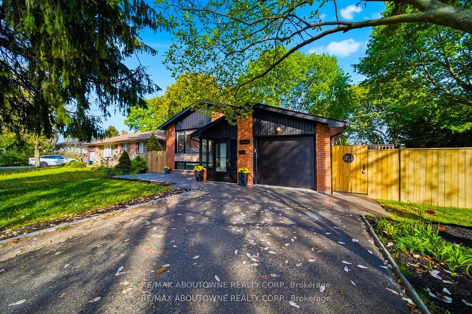 2066 Rebecca Street, Oakville, ON L6L 2A2 – photo 2
