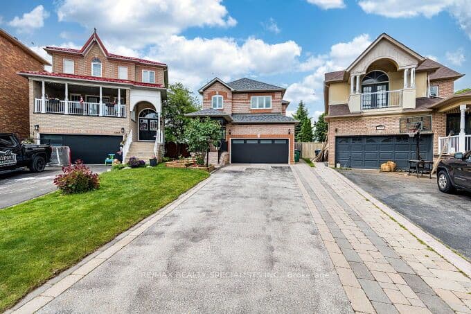 7389 Banffshire Court, Mississauga, ON L5N 7Z9 – photo 3