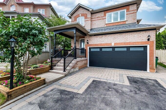 7389 Banffshire Court, Mississauga, ON L5N 7Z9 – photo 2
