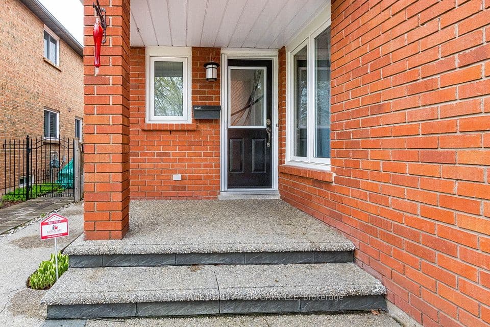 394 Maidstone Crescent, Oakville, ON L6M 1A1 – photo 3