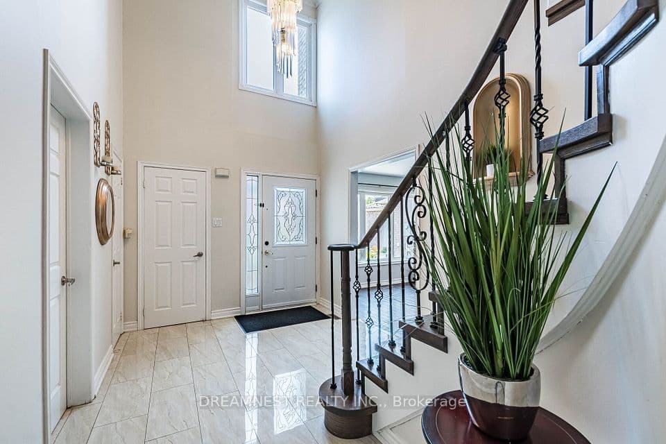 5959 Ladyburn Crescent, Mississauga, ON L5M 4V7 – photo 3