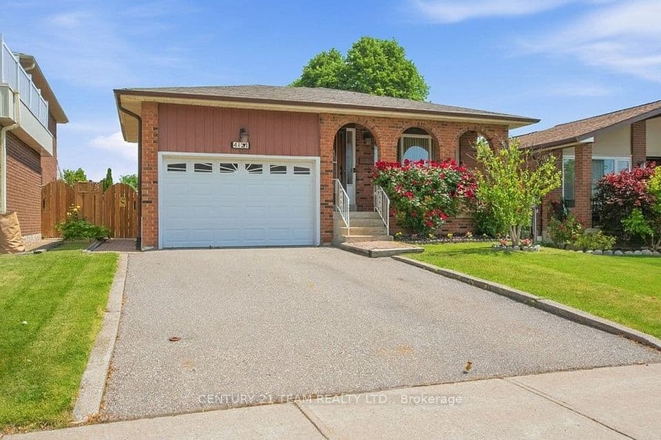 4131 Woodington Drive, Mississauga, ON L4Z 1K2 – main photo
