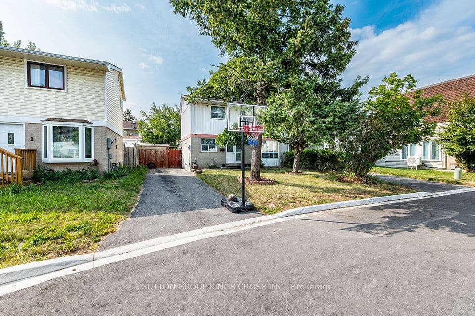2 Hemlark Court, Brampton, ON L6S 2B7 – photo 3
