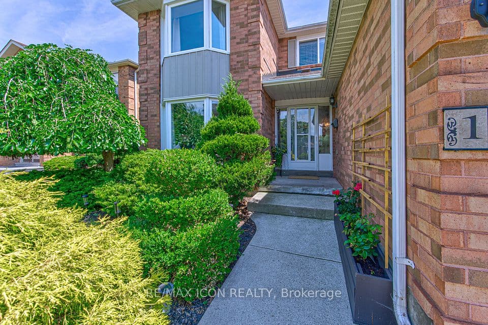15 Hall Crescent, Brampton, ON L6X 3J8 – photo 2