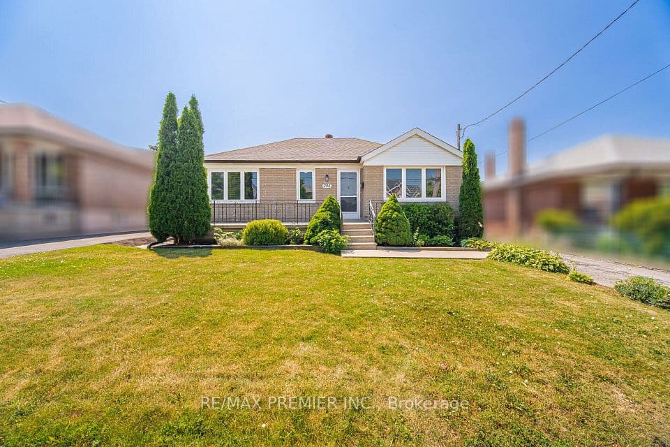 295 Falstaff Avenue, Toronto, ON M6L 2G4 – photo 2