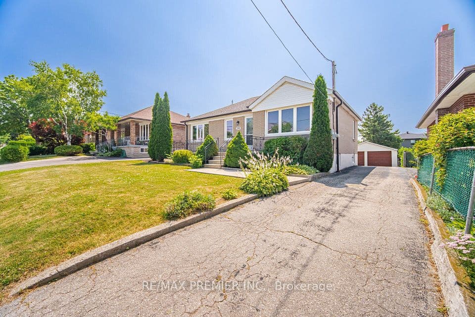 295 Falstaff Avenue, Toronto, ON M6L 2G4 – photo 3