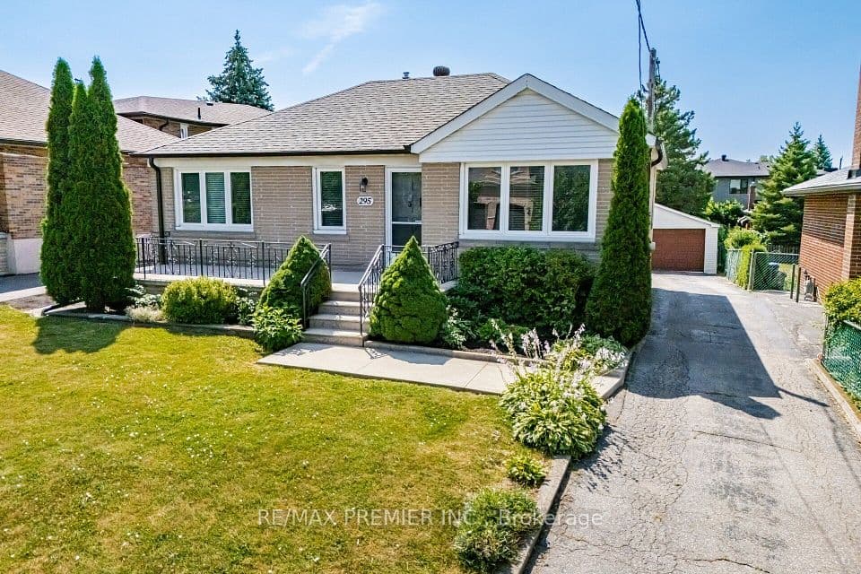 295 Falstaff Avenue, Toronto, ON M6L 2G4 – main photo