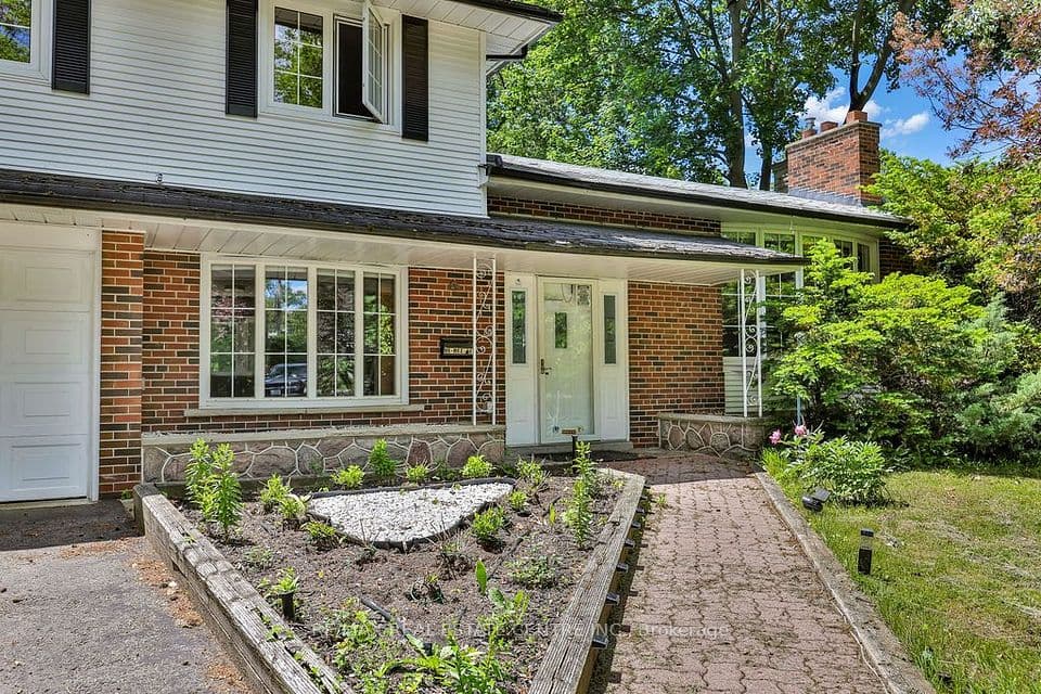 1366 Aldo Drive, Mississauga, ON L5H 3E9 – photo 2