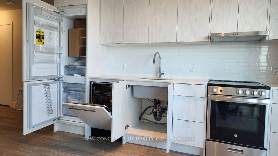 4130 Parkside Village Drive 1509, Mississauga, ON L5B 0L7 – photo 3