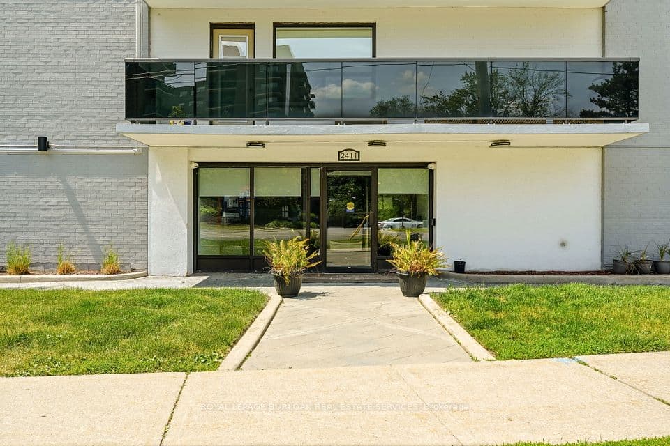 2411 New Street 201, Burlington, ON L7R 1K2 – photo 2