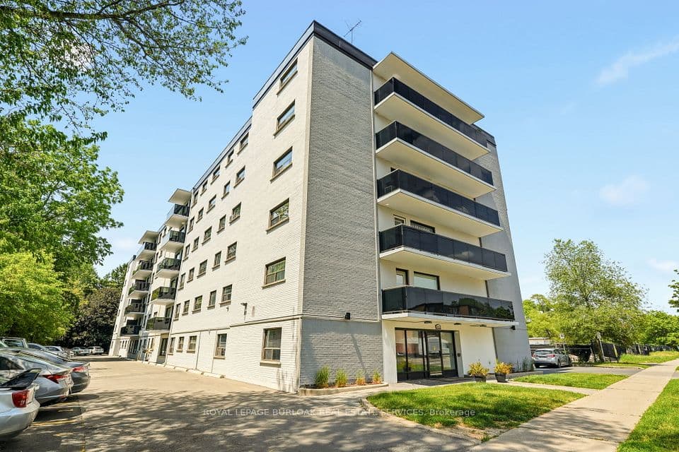 2411 New Street 201, Burlington, ON L7R 1K2 – main photo