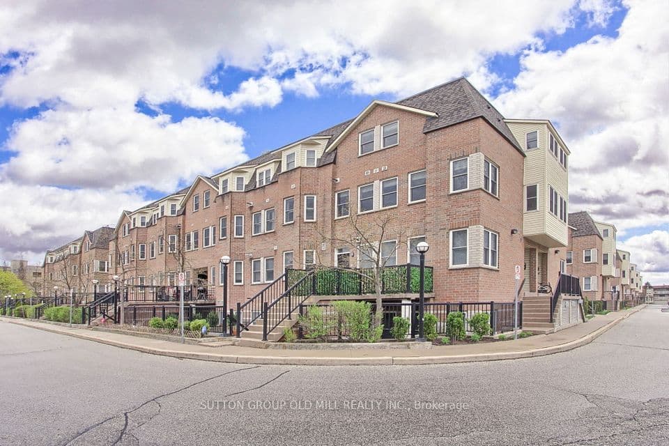 760 Lawrence Avenue W 167, Toronto, ON M6A 3E7 – main photo