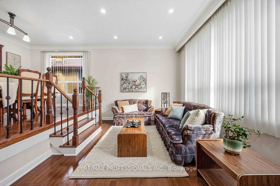 14 Dashwood Crescent, Toronto, ON M9V 2N8 – photo 3
