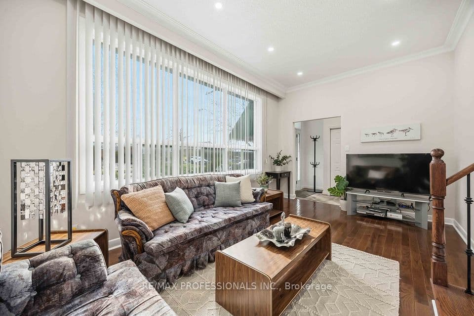 14 Dashwood Crescent, Toronto, ON M9V 2N8 – photo 2