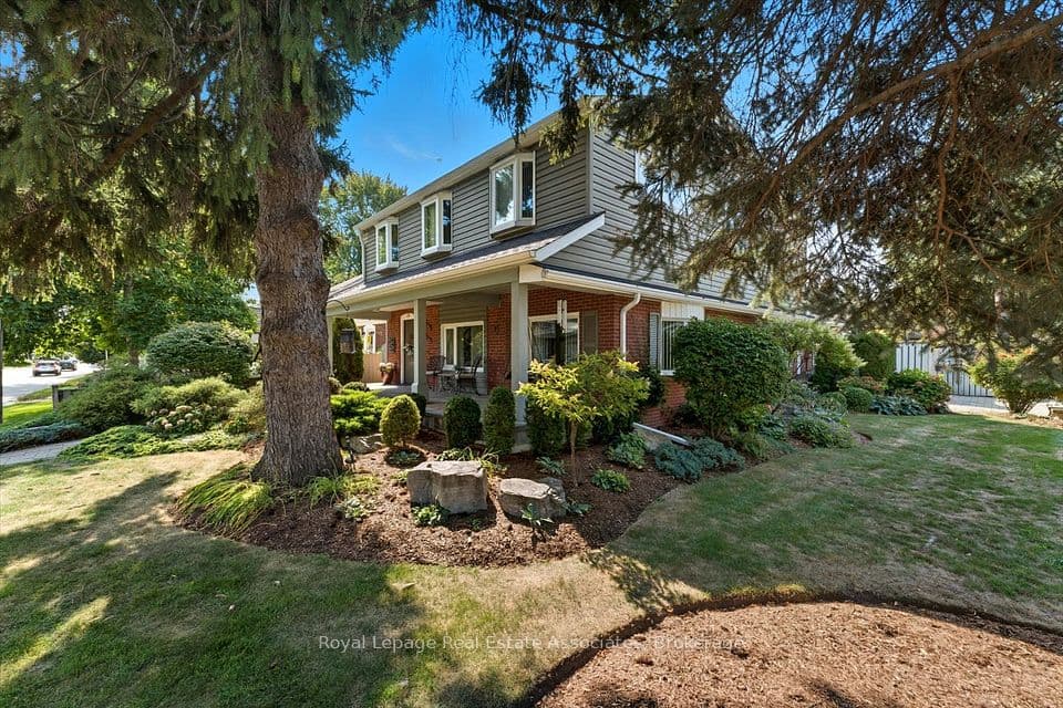 12 Wenonah Drive, Mississauga, ON L5G 3W1 – photo 2