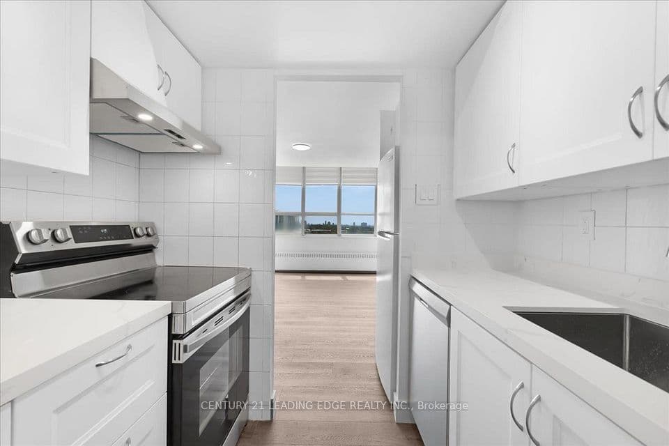 200 Lotherton Pathway 1208, Toronto, ON M6B 2G9 – main photo