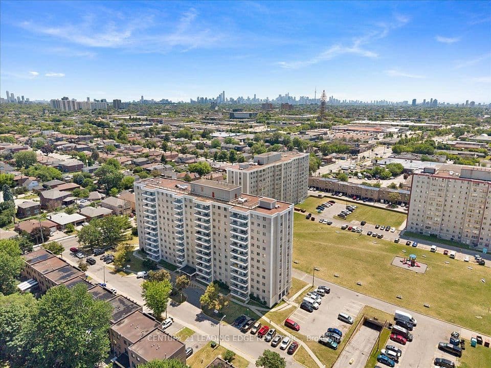 200 Lotherton Pathway 1208, Toronto, ON M6B 2G9 – photo 3