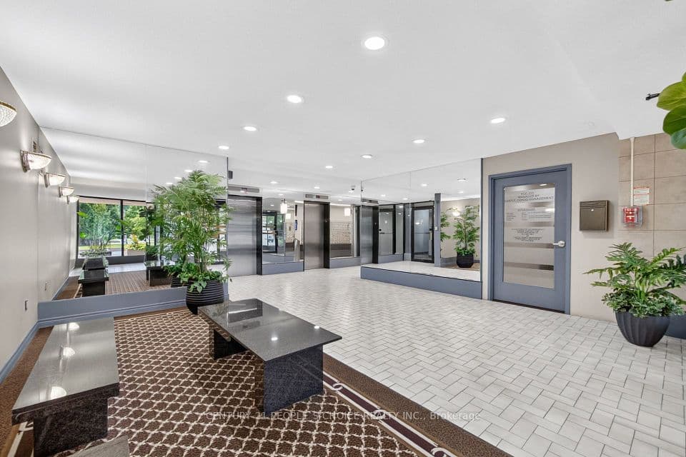 2825 Islington Avenue 814, Toronto, ON M9L 2K1 – photo 2
