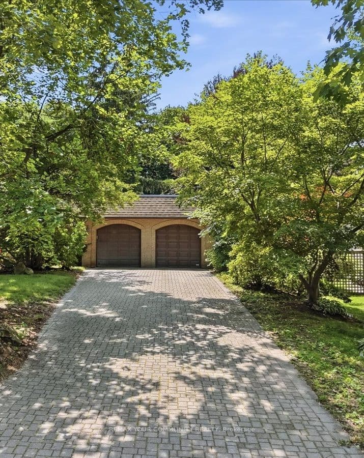 1528 Knareswood Drive, Mississauga, ON L5H 2M1 – photo 2