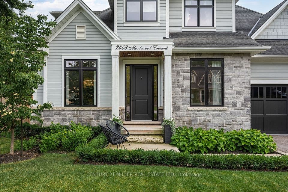 2458 Meadowood Crescent, Oakville, ON L6L 1V6 – photo 3