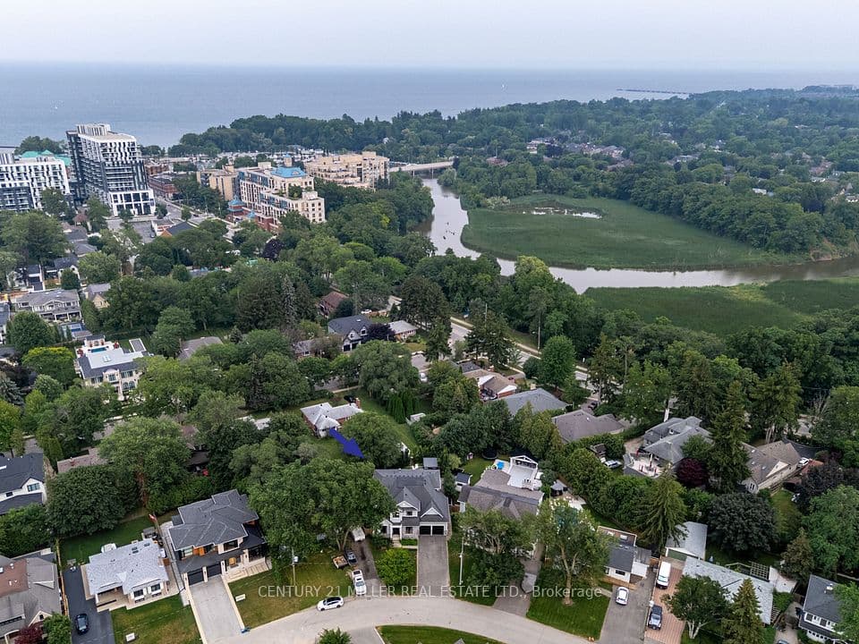 2458 Meadowood Crescent, Oakville, ON L6L 1V6 – photo 2
