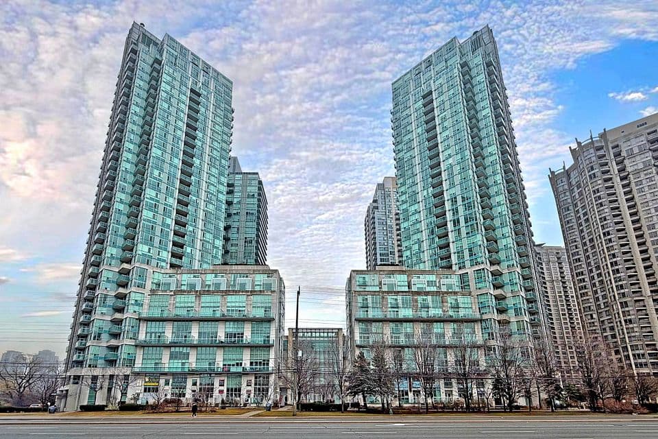 3939 Duke Of York Boulevard 701, Mississauga, ON L5B 4N2 – main photo
