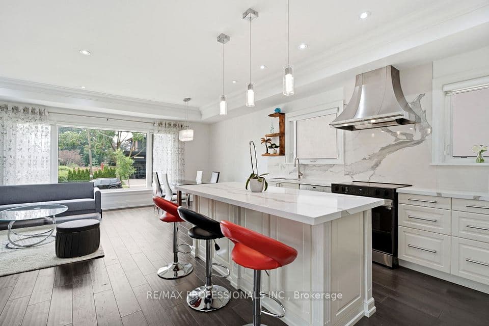 77 Cronin Drive, Toronto, ON M9B 4V3 – photo 3